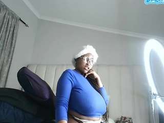 bustygoddess32 webcam