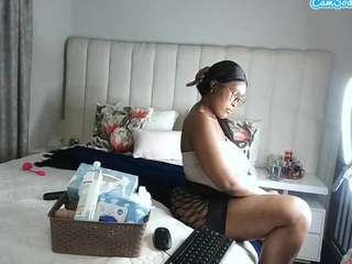 Bustygoddess32