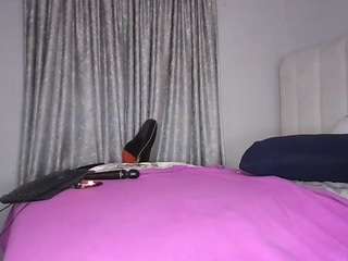 bustygoddess32 Live Webcam on CamSoda