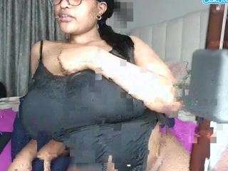 bustygoddess32 Live Webcam on CamSoda