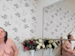 Lillyhott's Live Sex Cam Show
