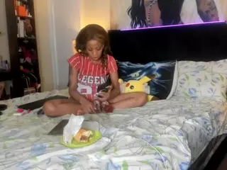 KITTIEFRECKLES's Live Sex Cam Show