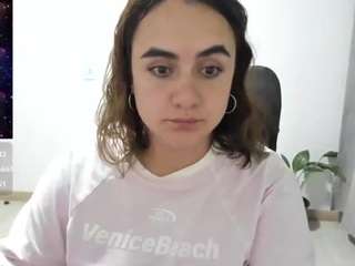 le modèle maryluna95 est en webcam porno dans un show sur le site camsoda, il possède les tags suivants: amateur,ass,toys,thong,tease,strip,spank,pussy,orgasm,milf,masturbation,lovense,lingerie,juguetes,handjob,glasses,fingers,dildo,brown eyes,blowjob