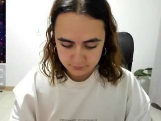 Maryluna95's cam show statistics and live stream