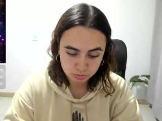 Maryluna95's cam show statistics and live stream