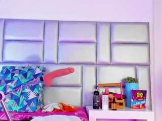 lovely-nicki Live Webcam on CamSoda