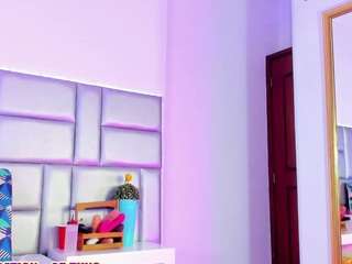 lovely-nicki live cam profile