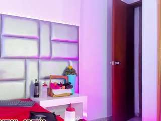 lovely-nicki's CamSoda show and profile