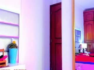 lovely-nicki Live Webcam on CamSoda