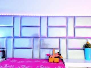lovely-nicki webcam model