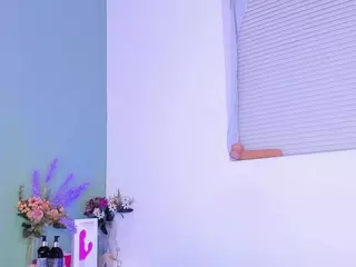 Lovely-Nicki's Live Sex Cam Show