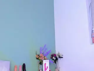 Lovely-Nicki's Live Sex Cam Show