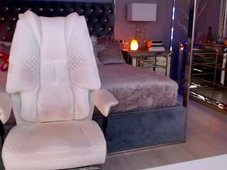 Live webcam model theofficialsophiasanchez on Soda Cams