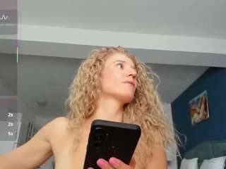 Nikki live webcam show