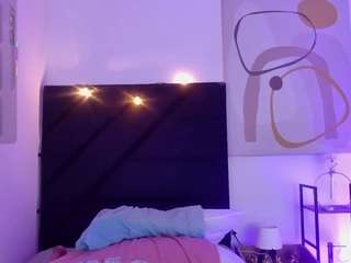 Este modelo está ao vivo agora. hornysweetebony