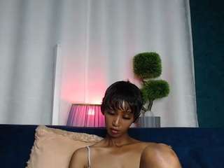 nisha-lee