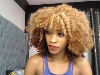 sexy-alma's CamSoda show and profile