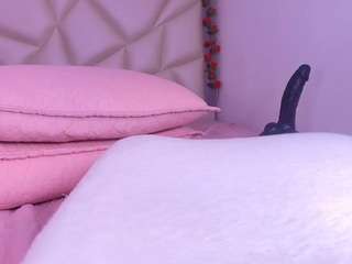 violetta-lond's CamSoda show and profile