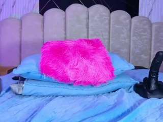यह मॉडल अभी लाइव है. violetta-lond