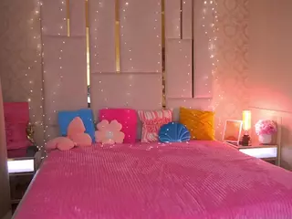 ArianaDark's Live Sex Cam Show