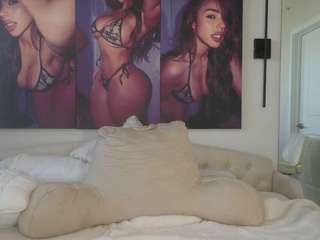 Live webcam model kimthedoll on Soda Cams