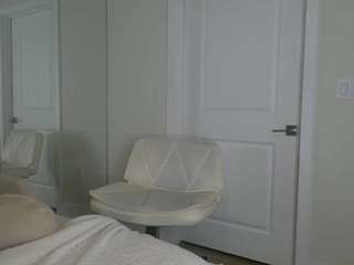 Live webcam model kimthedoll on Soda Cams