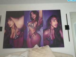 Live webcam model kimthedoll on Soda Cams