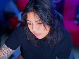 miacanelaxo Live Webcam on CamSoda