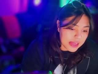 miacanelaxo Live Webcam on CamSoda