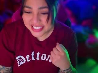 miacanelaxo Live Webcam on CamSoda