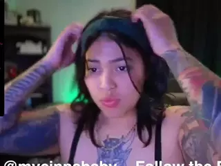 miacanelaxo's Live Sex Cam Show