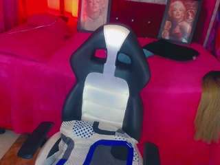 yarethrouss Live Webcam on CamSoda