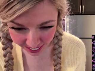 Laura Tate live cam preview