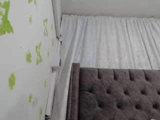 ana-bullock Brown eyes live webcam