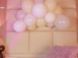 bella1207, female webcam model,  years old, on live webcam