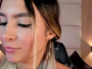 bella1207's Live Sex Cam Show