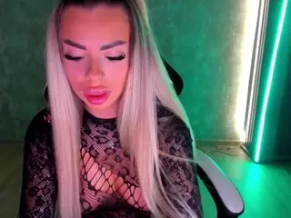 Serra-Von-Dee's Live Sex Cam Show