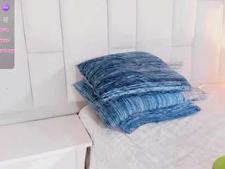 emmajonees live cam profile