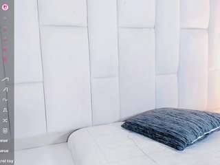 emmajonees's CamSoda show and profile