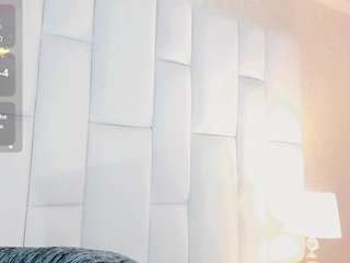 Emmajonees live cam preview