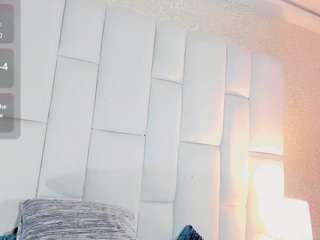 Emmajonees live cam preview