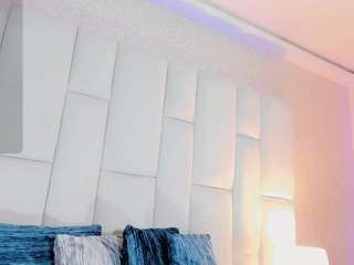 Emmajonees live cam preview