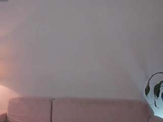 hanna-2modesty live webcam show