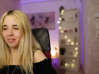 KatieKush18's Live Sex Cam Show