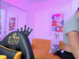 TinnyPetite's Live Sex Cam Show