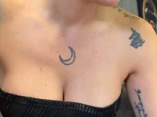 Live webcam model anastaxialynn on Soda Cams