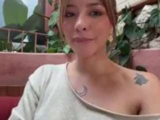 Live webcam model anastaxialynn on Soda Cams