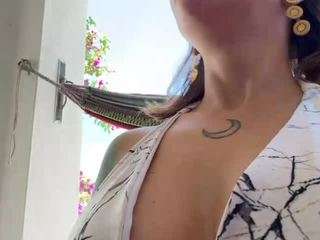 Live webcam model anastaxialynn on Soda Cams