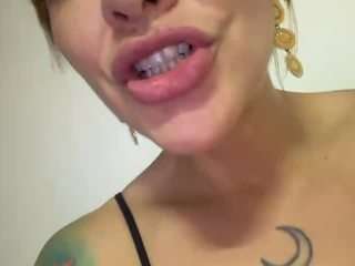 Selene Wild live webcam show