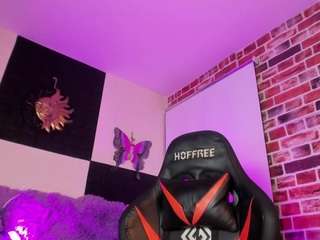 aleja-hill's live room